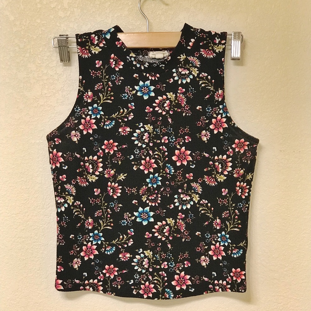 🦋 sassy floral crop 🦋